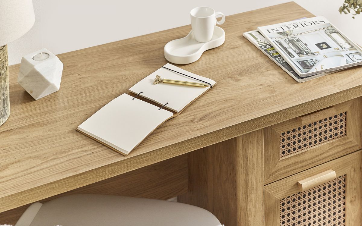 Sydney Desk