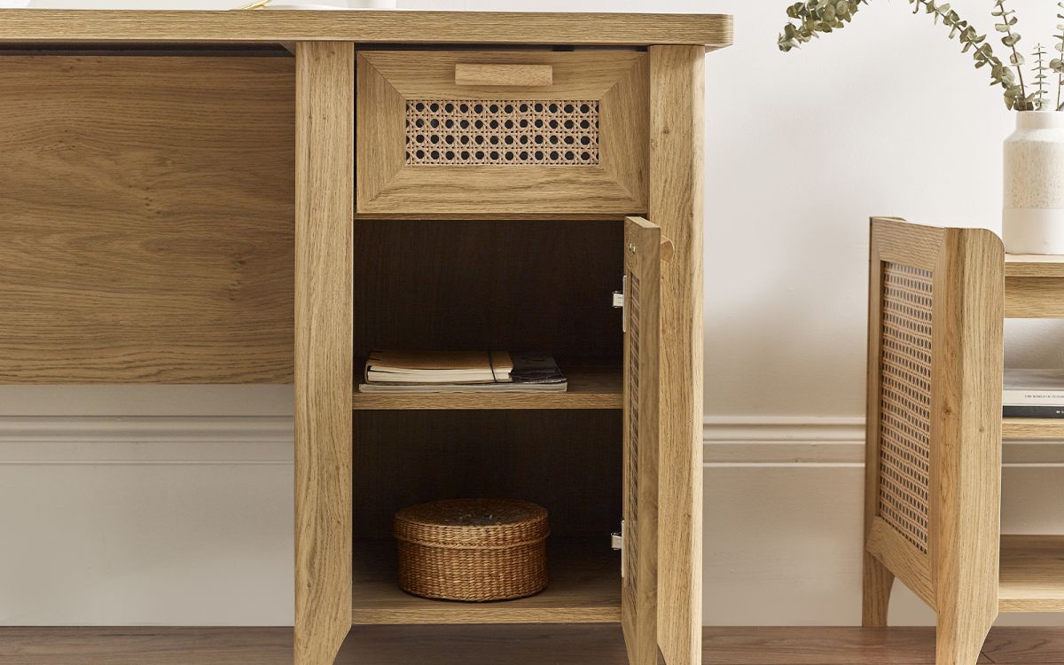 Sydney Desk