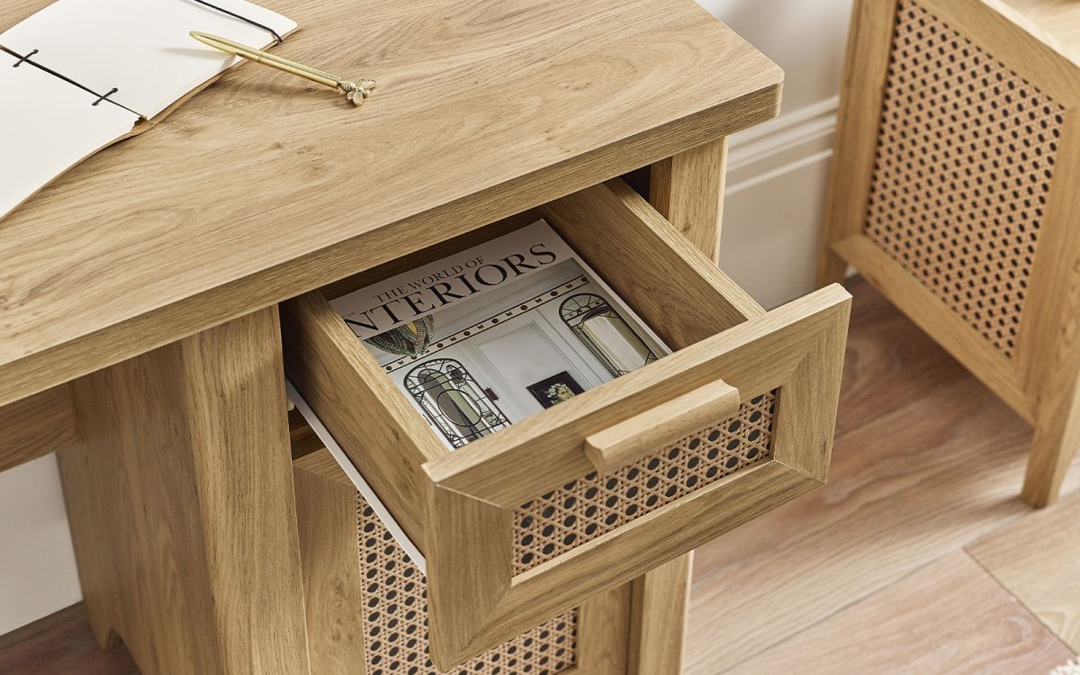 Sydney Desk